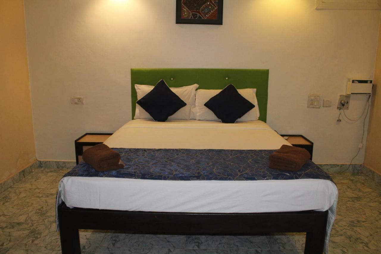 Dona Julia Beach Resort Calangute Bagian luar foto